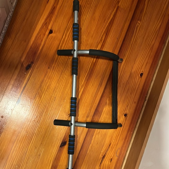 Pure Fitness Multi Purpose Doorway Pull-up Bar - Picture 2 of 6